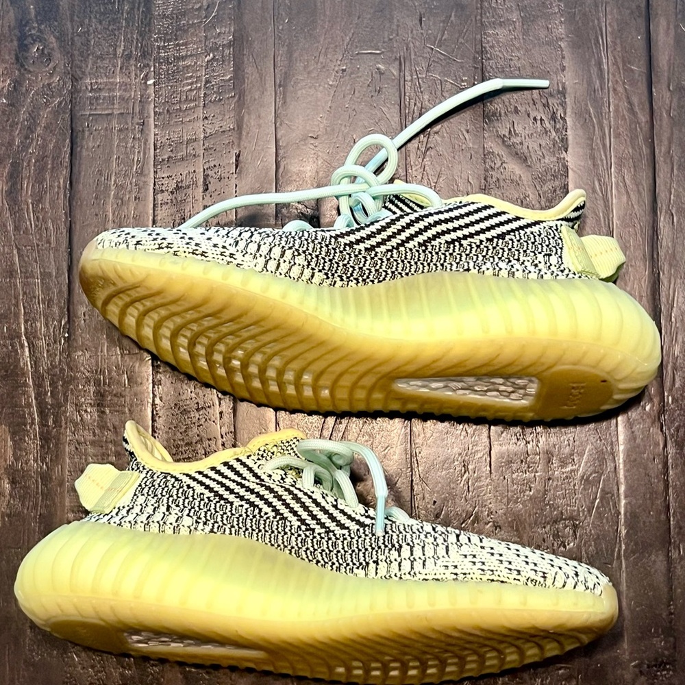 Yeezy Boost Green/Black wave v2 - size 6 men’s